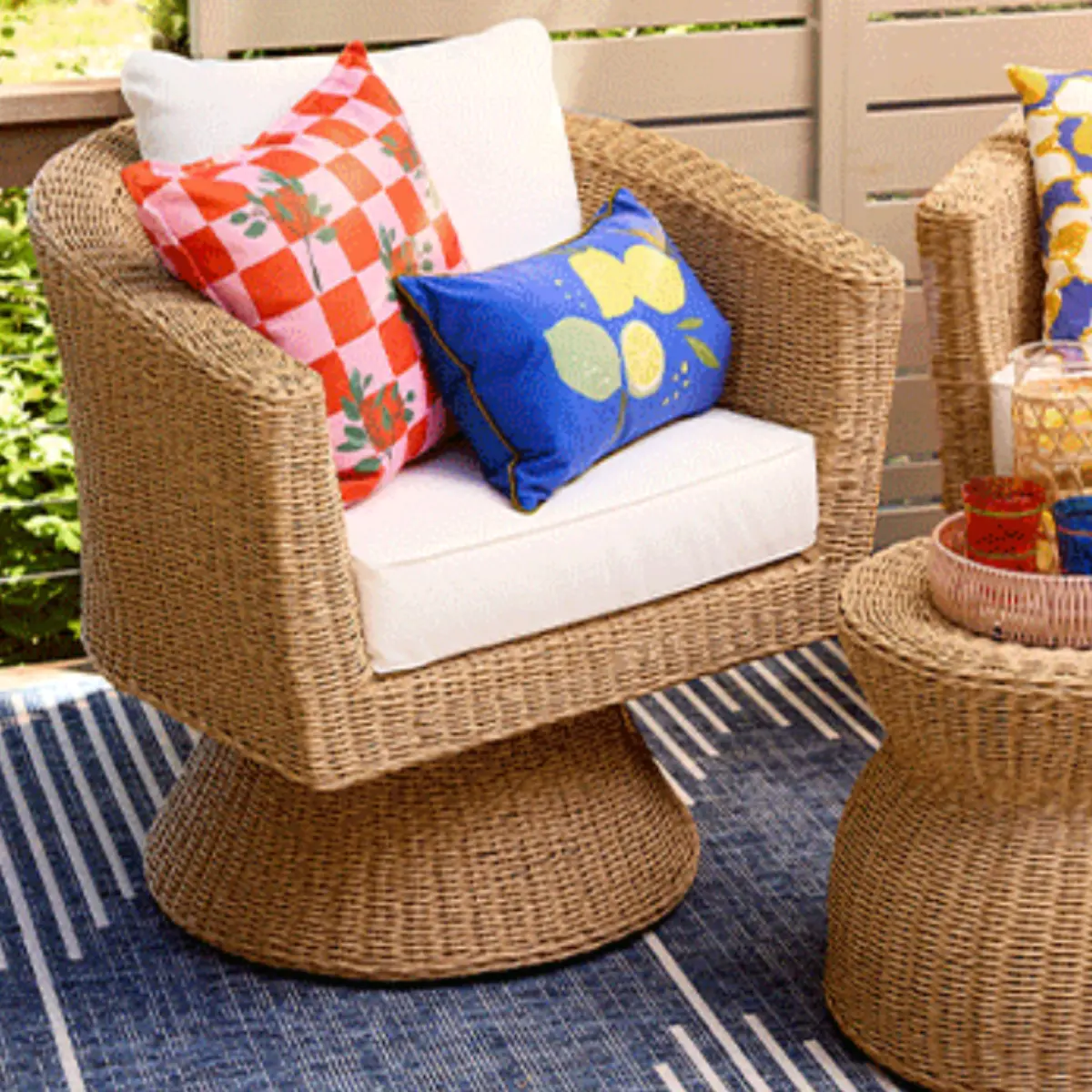Outdoor Furniture & Décor for Spring